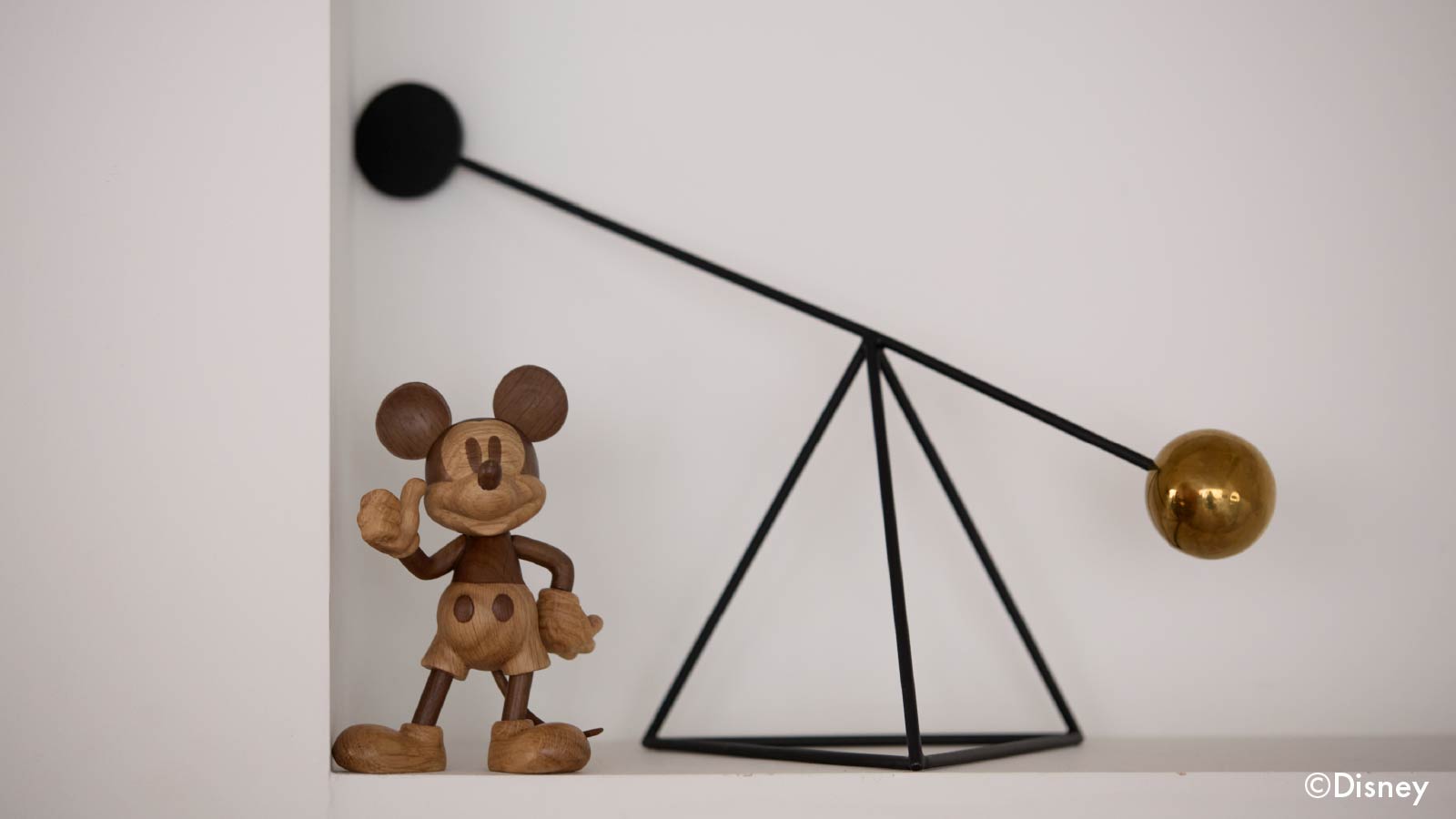 木と手仕事による温もりを 世界中の人気者 ミッキーマウス – NAVYS STORE
