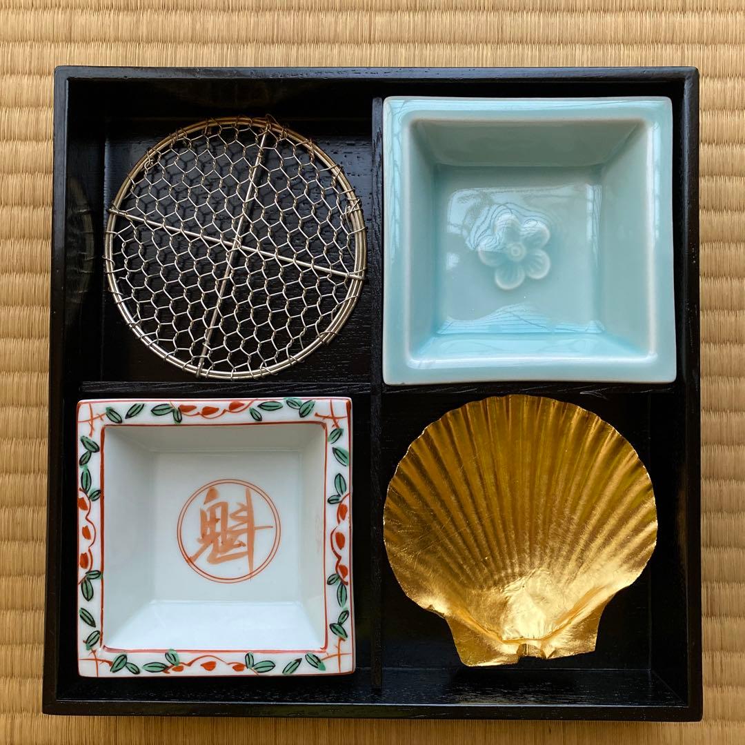 お値下げ　松花堂弁当箱　金箔貝皿付き　五客　A 楽天市場】小鉢付き 松花堂弁当箱 3マス仕切り 小鉢付き ABS樹脂黒塗り